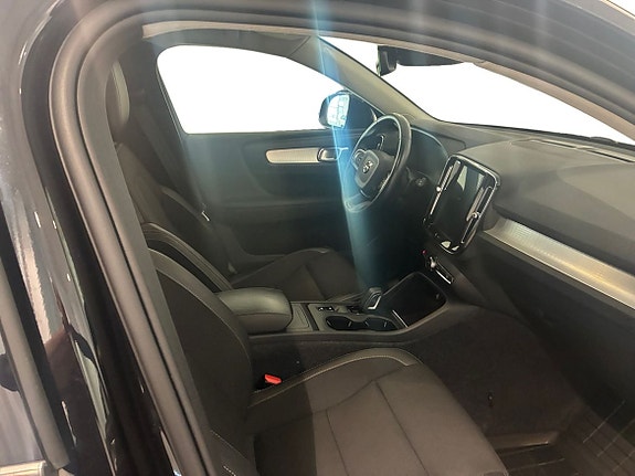 Volvo XC40 4 of 5