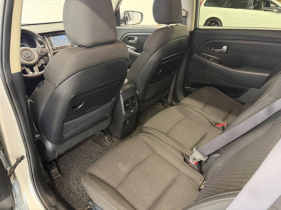 Kia Carens 7 of 18