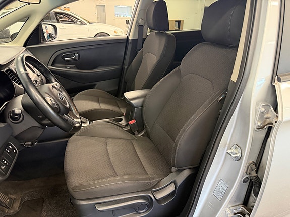 Kia Carens 6 of 18