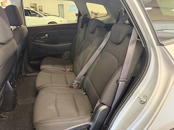 Kia Carens 8 of 18