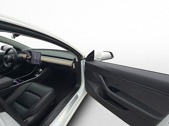Tesla Model 3 22 of 30