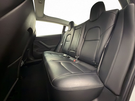 Tesla Model 3 24 of 30