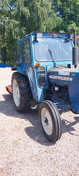 Ford 2000 2 of 10