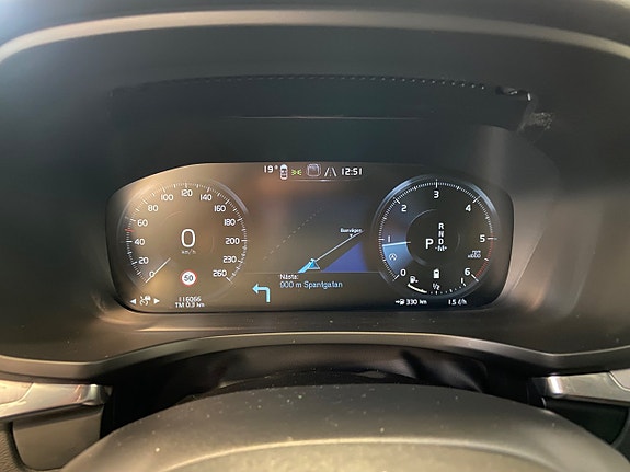 Volvo V60 Cross Country 3 of 5