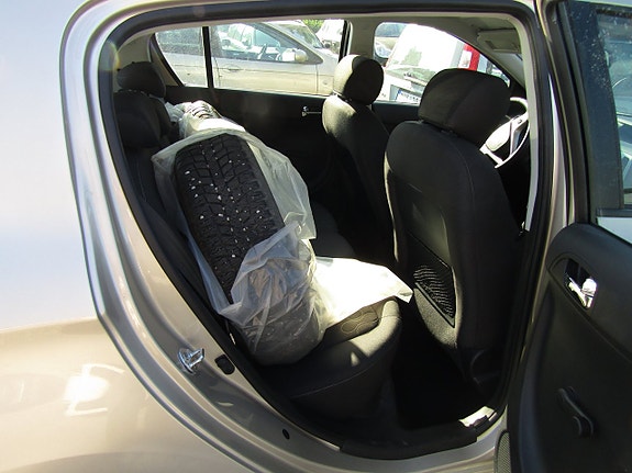 Hyundai i20 11 of 15