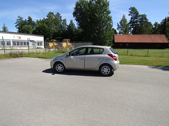 Hyundai i20 3 of 15