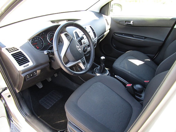 Hyundai i20 8 of 15