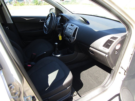 Hyundai i20 9 of 15