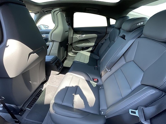 Audi e-tron GT 11 of 17