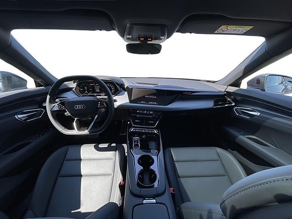 Audi e-tron GT 9 of 17