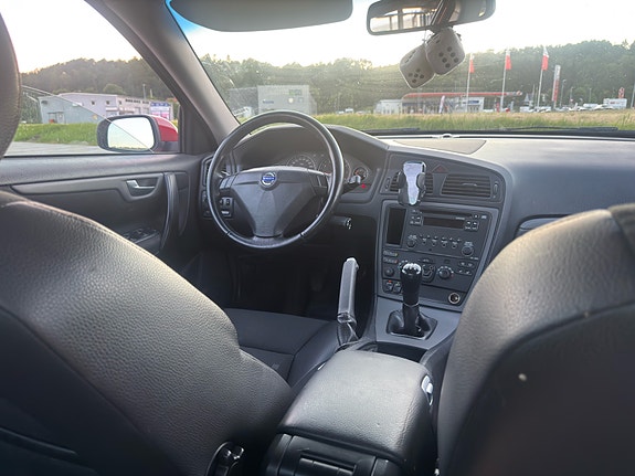 Volvo S60 3 of 5