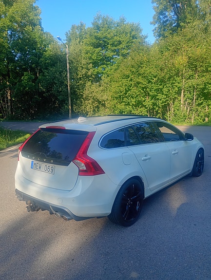Volvo V60 3 of 5