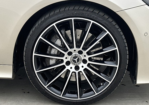 Mercedes-Benz E400 3 of 5