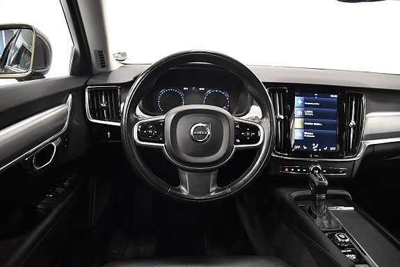 Volvo V90 2 of 26