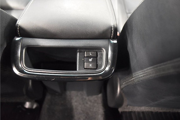 Toyota HiLux 14 of 21