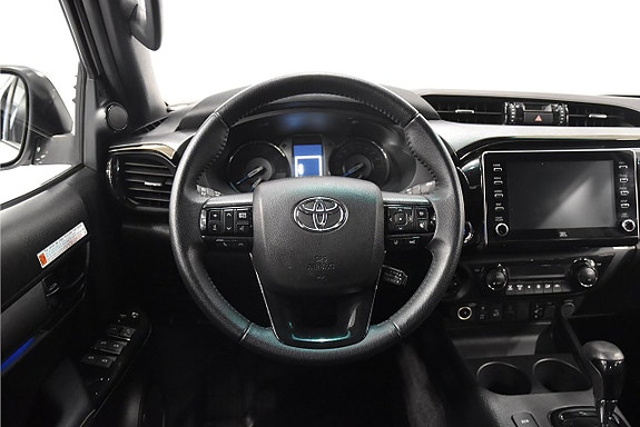 Toyota HiLux 2 of 5