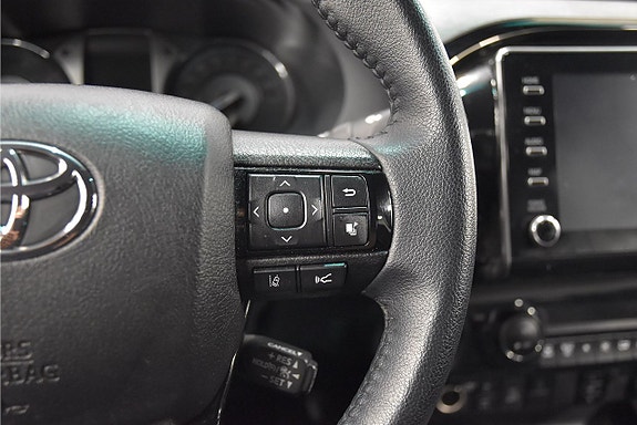 Toyota HiLux 11 of 21