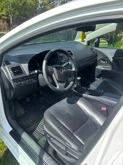 Toyota Avensis 3 of 3