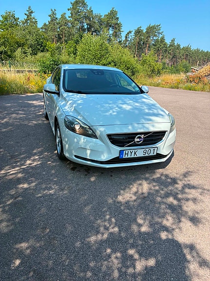 Volvo V40 2 of 5