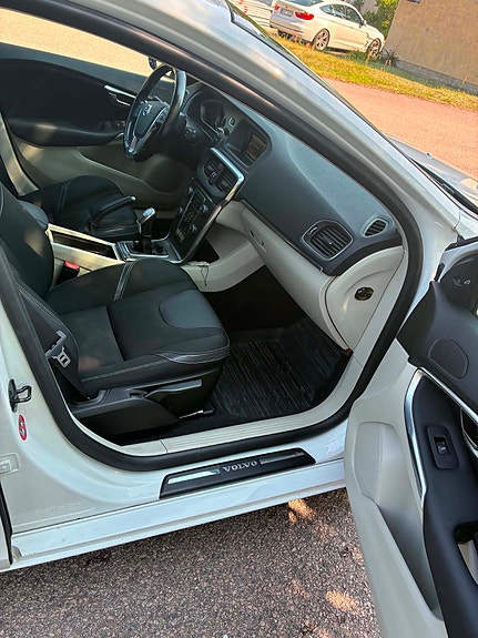 Volvo V40 4 of 5