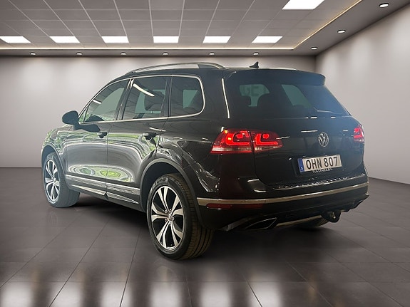 Volkswagen Touareg 3 of 5