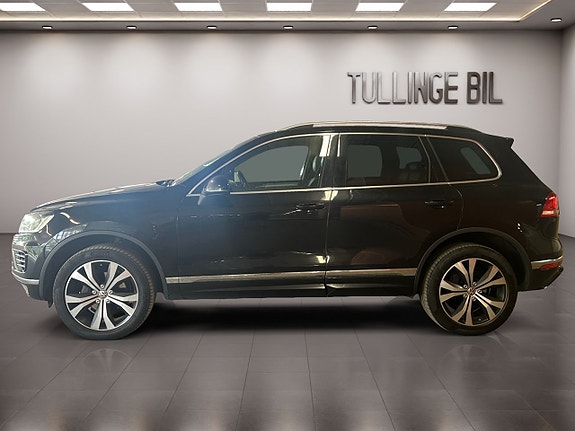 Volkswagen Touareg 2 of 5
