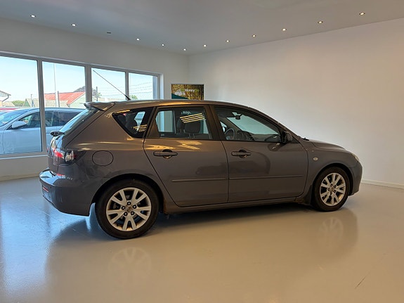 Mazda 3 4 of 5