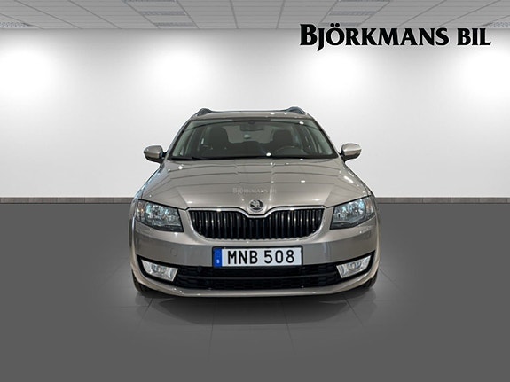 Skoda Octavia 2 of 5