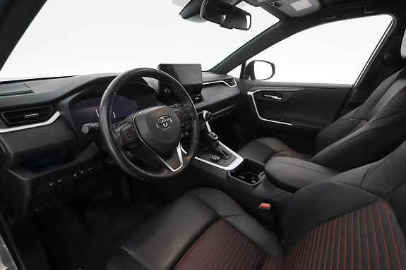 Toyota RAV4 Plug-in Hybrid 12 of 29