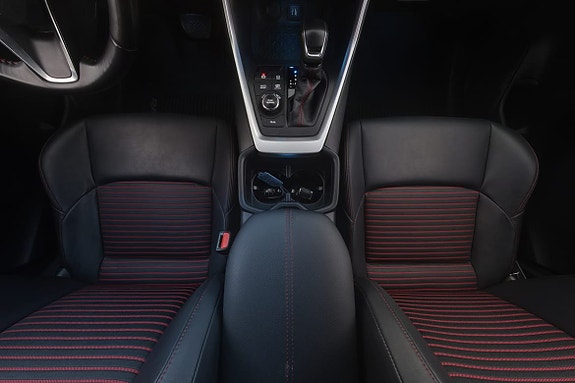 Toyota RAV4 Plug-in Hybrid 17 of 29