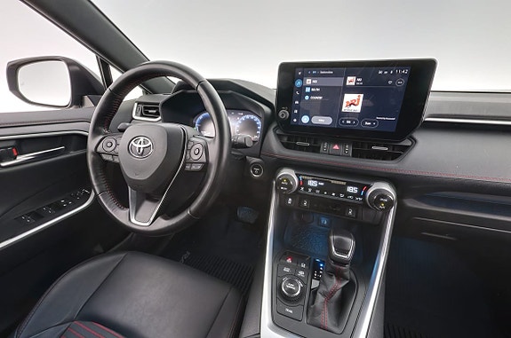 Toyota RAV4 Plug-in Hybrid 14 of 29