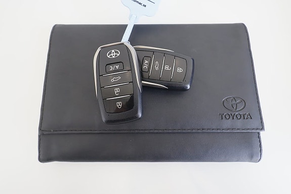 Toyota RAV4 Plug-in Hybrid 28 of 29
