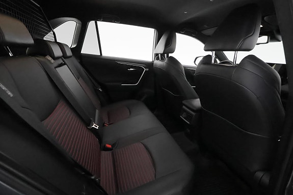 Toyota RAV4 Plug-in Hybrid 19 of 29