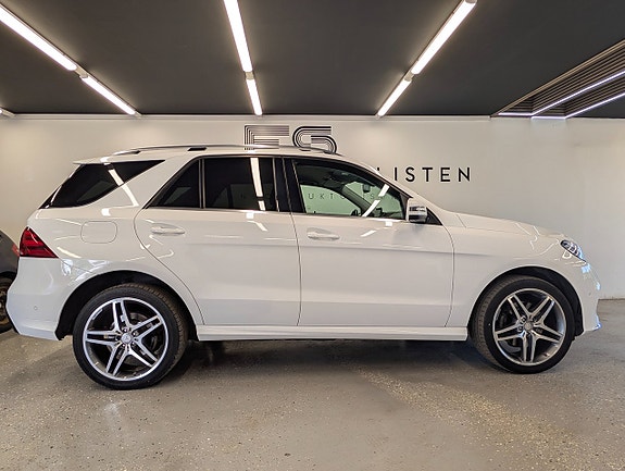 Mercedes-Benz GLE250 d 2 of 27