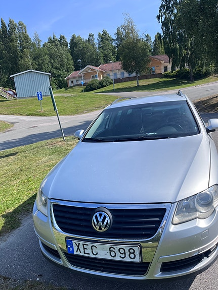 Volkswagen Passat 2 of 5