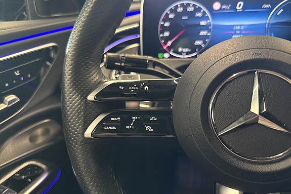 Mercedes-Benz E300 de 17 of 23