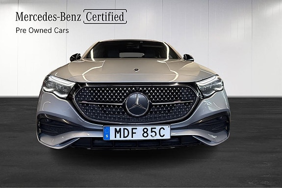 Mercedes-Benz E300 de 3 of 23