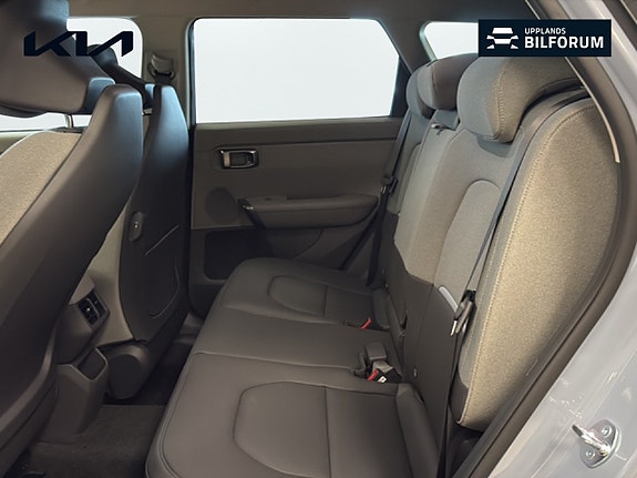 Kia Seltos 9 of 21