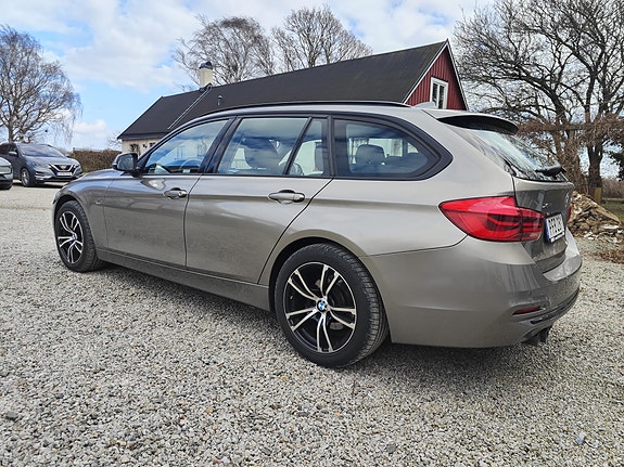 BMW 320d 4 of 5
