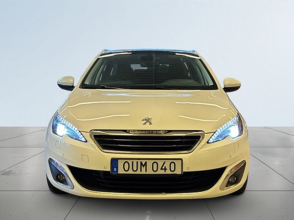 Peugeot 308 SW 2 of 5