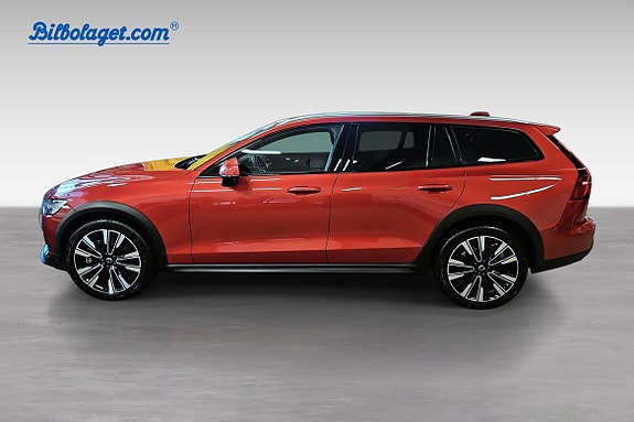 Volvo V60 Cross Country 2 of 5