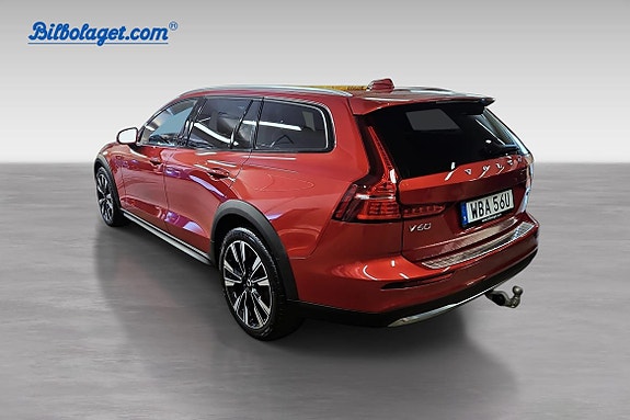 Volvo V60 Cross Country 3 of 5