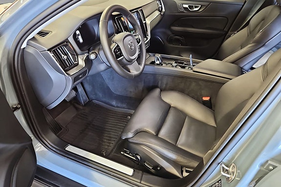 Volvo V60 Cross Country 6 of 12