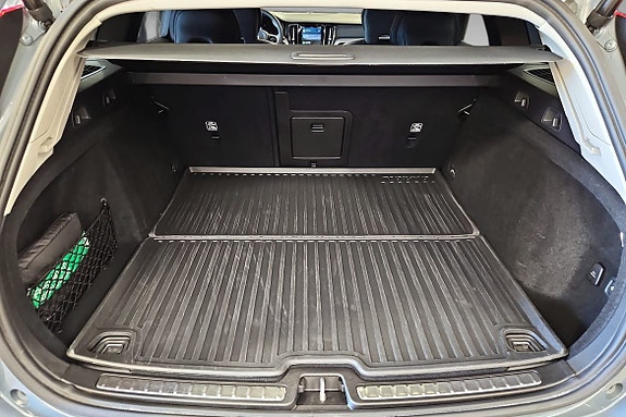 Volvo V60 Cross Country 8 of 12