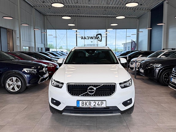 Volvo XC40 3 of 5