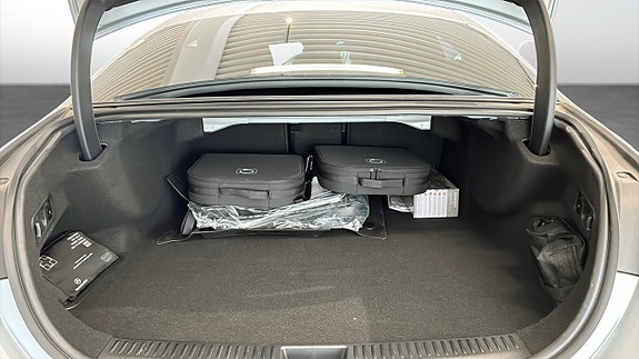 Mercedes-Benz E300 e 12 of 12