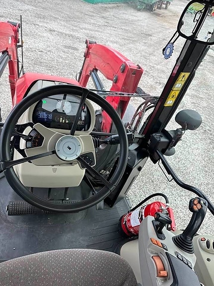 Massey Ferguson 5612 Dyna-4 8 of 10