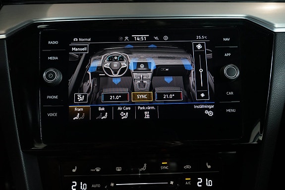Volkswagen Passat Alltrack 21 of 30