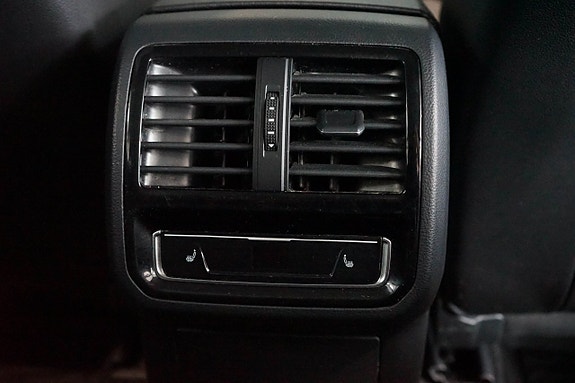 Volkswagen Passat Alltrack 12 of 30