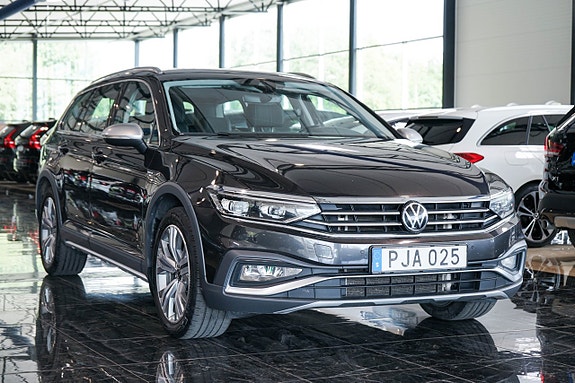 Volkswagen Passat Alltrack 2 of 30